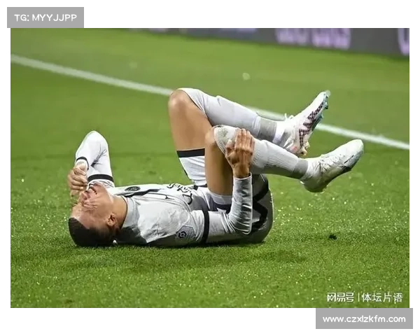 C罗与希季尔两位顶级前锋的技艺对比与时代影响分析 C罗与希季尔两位顶级前锋的技艺对比与时代影响分析