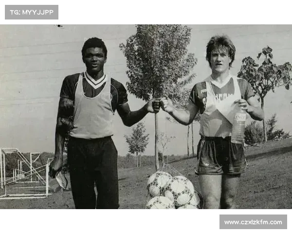 德塞利晒与德尚洛里合照 揭示法国队长历史三巨头